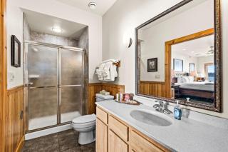Panoramic Lake Views 1 BR King Suite & Whirlpool, Kitchen and Hot Tub - 1