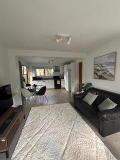 Central Glenview Hideaway - 9