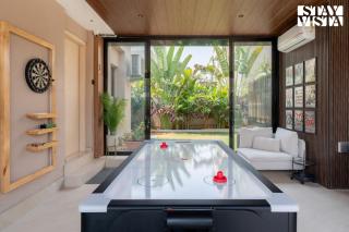StayVista's Amelia - 5BHK Villa with Bar & Alfresco Dining - 2