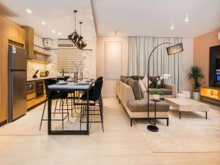 Luxury Elegant Apartment in Almughrizat - 6