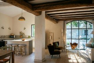 Artist's Stable With Garden Near Alpilles - 6