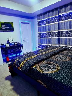 SwitHome Properties Private Master Bed Bath 1 Cautley Near YEG Airport - 8