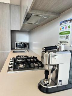 Skyline Family Retreat 2B2B Steps to Rundle mall - 1