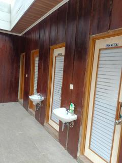 Rumah kayu healing di kaki gunung Salak - 9