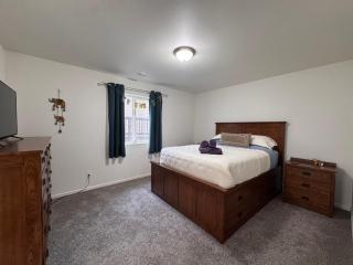 Spacious Retreat with Jacuzzi Tub - 4