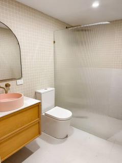 Beachfront | Brand New Luxe Reno | 200m To Square - 7