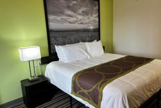 Super 8 by Wyndham Nebraska City - 4