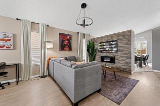 Ultimate 5BR Getaway with Hot Tub - Games - Comfort - 0