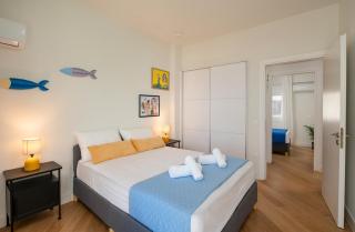 Central Luxury 2BR Stay Walk to Sea WiFi - 5