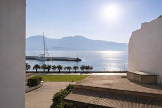 Central Luxury 2BR Stay Walk to Sea WiFi - 1