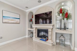 3br,3ba home near Downtown and Airport, Walk to the Stadium - 2