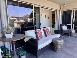 Modern Beach Apartment with Pool & Location - Mount Maunganui - 9