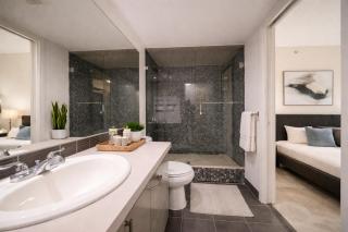 Luxury 2BR Townhouse in Heart of Downtown - 2