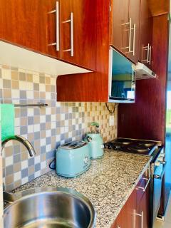 Mom & Ibe Guest Inn - 4