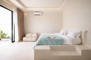 Tropical Villa Aurelia Canggu 4 Bedroom & Rooftop - 5