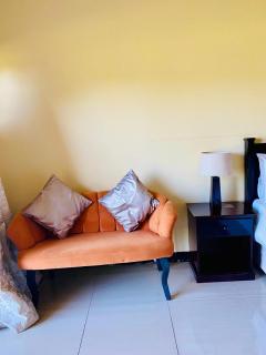 Mom & Ibe Guest Inn - 7