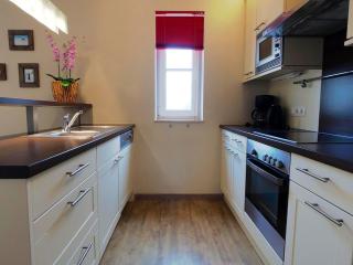 Alpine Apartment Near Ski Lift - 7