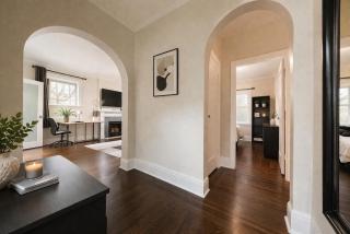 Stylish 2BR Near Robson St Walk to Stanley Park - 3