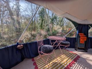 Luxury Glamping in the Stargazer Dome - Beautiful Private Setting close to Narberth - 8