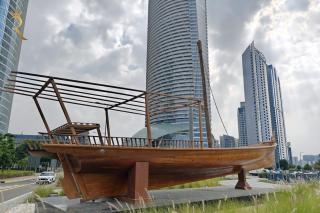 Elegant 3BR Corniche Stay with Stunning Sea Views - 3