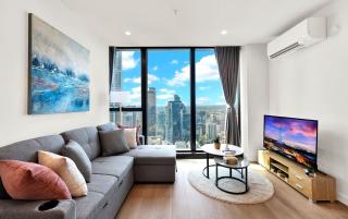 Lvl 44 Skyline Escape 2B1B with Incredible City Views - 0