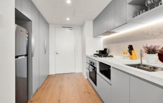 Lvl 44 Skyline Escape 2B1B with Incredible City Views - 2