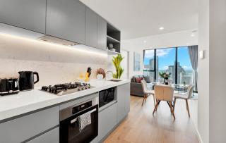 Lvl 44 Skyline Escape 2B1B with Incredible City Views - 6