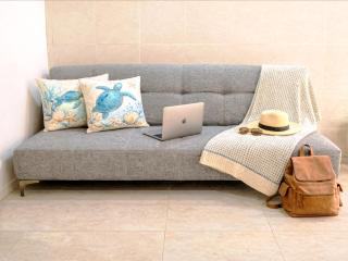 2 Spacious Great Value Units Sleep 8 500m to Beach King Beds Kitchen AC Fast WiFi 1A2A - 4