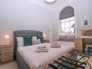 Stylish Town Apartment - 2