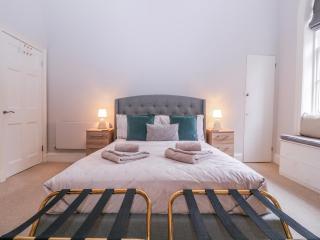 Stylish Town Apartment - 1