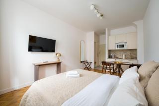 Poznańska Downtown Signature Studio by BookingHost - 8