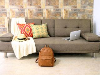 2 Bright & Airy Suites Sleeps 8 500m to Beach Kitchen Fast WiFi AC Great Value 7B8B - 4