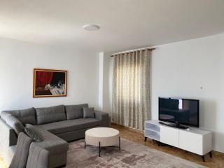 Center of Shkodra Apartment - 9