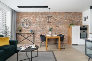 Luxury Air-Conditioned Apartment with Parking and Balcony in the City Center by Renters Prestige - 3