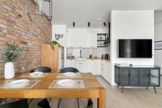 Luxury Air-Conditioned Apartment with Parking and Balcony in the City Center by Renters Prestige - 1