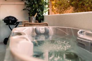 Suite SAKURA - Jacuzzi privé - Cinéma maison - 4