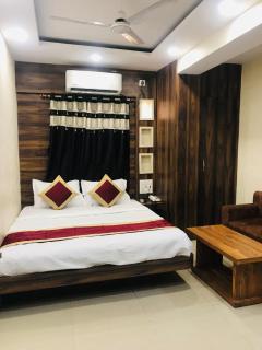 Hotel Priya Palace - 4