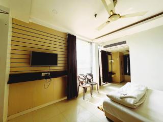 Small Boss Near Sea Beach - 8