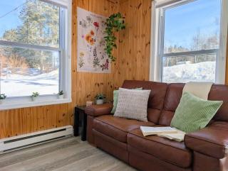 Relaxing Chalet Getaway with Spa Fireplace & BBQ - 5