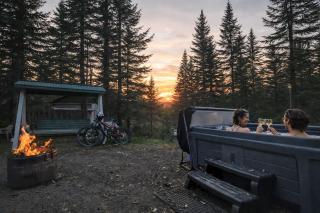 Chic Shack with spa - near Massif Charlevoix & MSA - 0