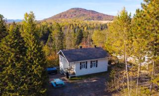 Chic Shack with spa - near Massif Charlevoix & MSA - 8