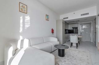 Free housekeeping visits during your stay - StayShort - Comfortable 1 Bed in Jebel Ali Sleeps 2 with Balcony - 3