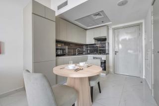 Free housekeeping visits during your stay - StayShort - Comfortable 1 Bed in Jebel Ali Sleeps 2 with Balcony - 1