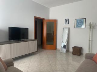 Comodo, pochi passi da spiaggia e centro - 9