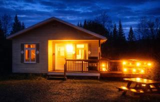 Shack Cozy with Spa near Massif Charlevoix & MSA - 3