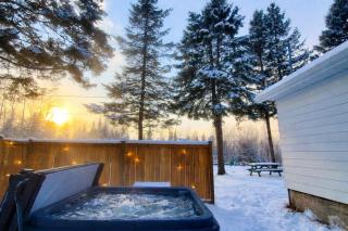 WOW Chalet Boho - Charlevoix Spa Firepit and BBQ - 9