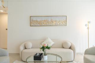 Chic 3BR-M Haven - Elegant Family Retreat - 4