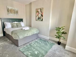 Six Bedroom Home Near Town and Beach - Three Bathrooms - Outbuilding with Pool Table - 1