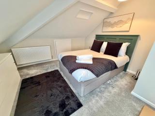 Six Bedroom Home Near Town and Beach - Three Bathrooms - Outbuilding with Pool Table - 4