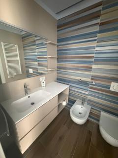 Vale House - 8